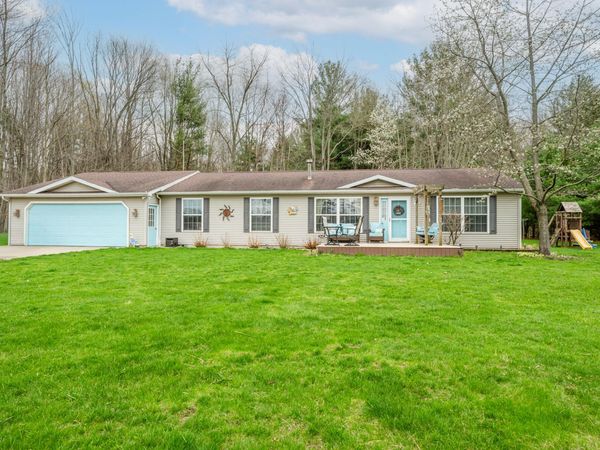 57601 70th Street, Hartford, MI 49057