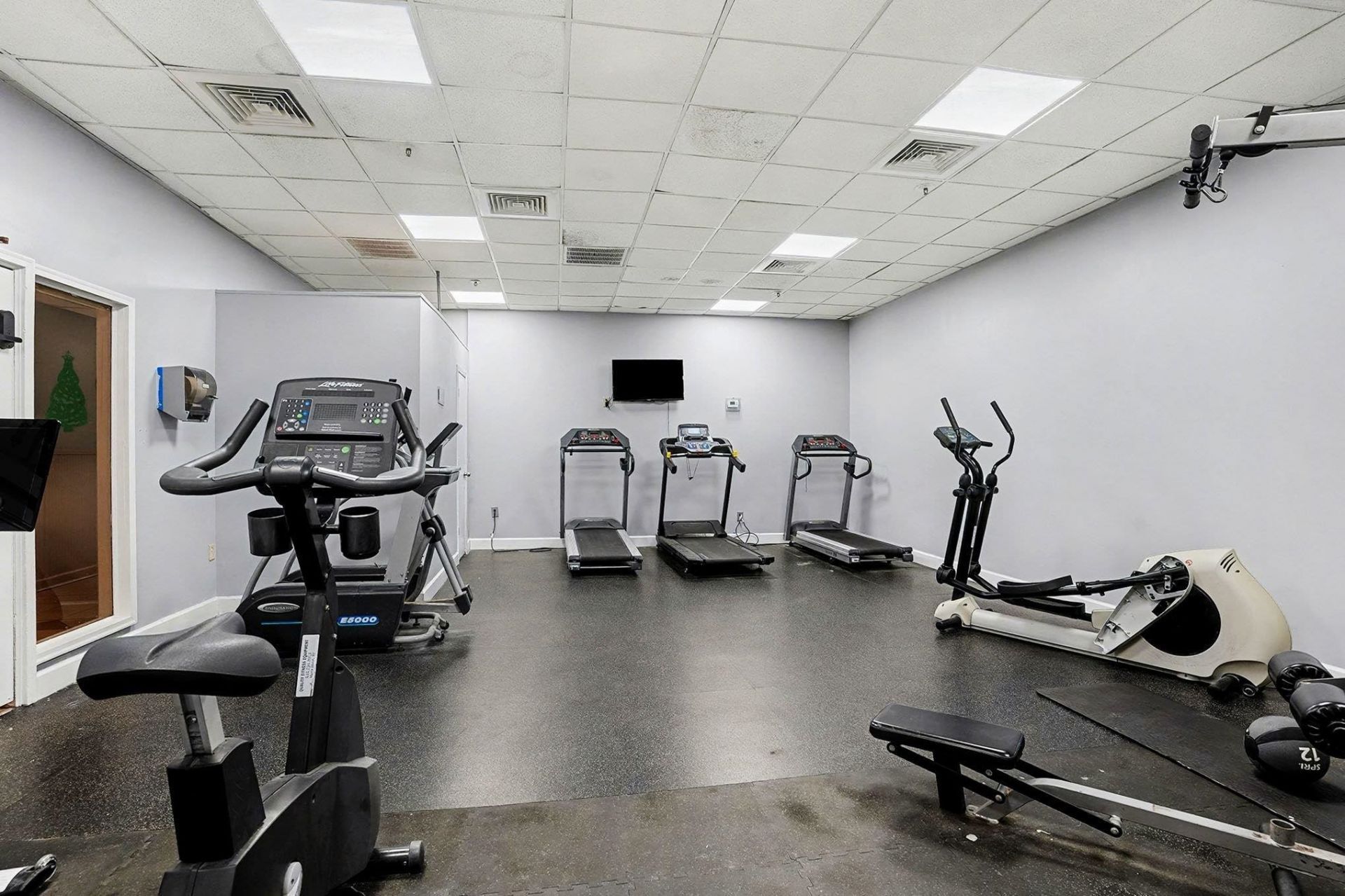 5905 S Kings Hwy. Photo 45