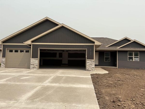 1732 BETTY JEAN LANE, Howard, WI 54313