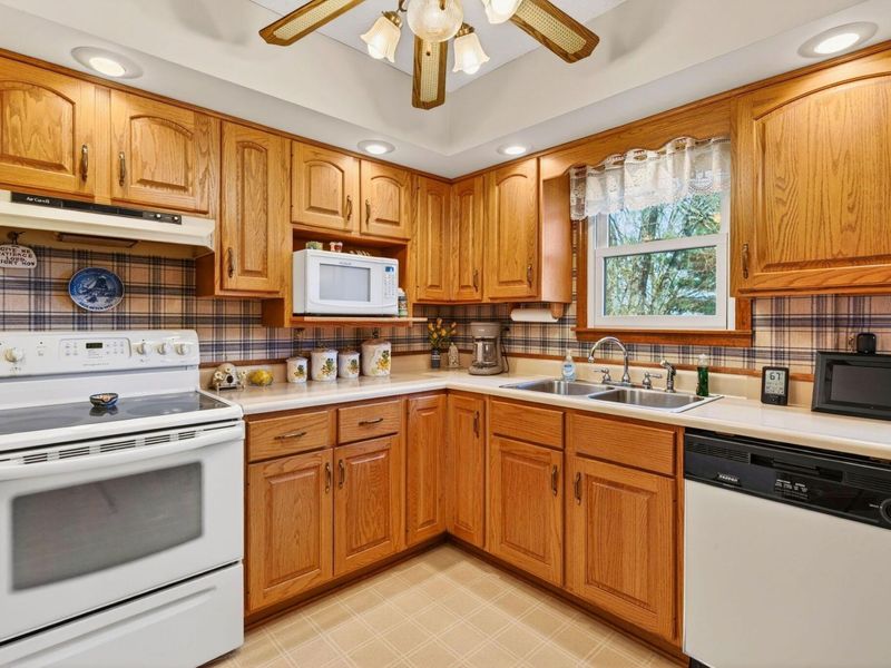 8080 Hagerty Road, Ashville, OH 43103 Photo 2