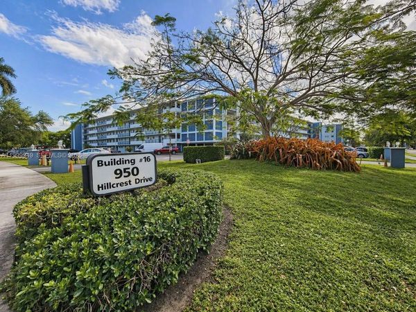 950 Hillcrest Dr, Unit 302, Hollywood, FL 33021