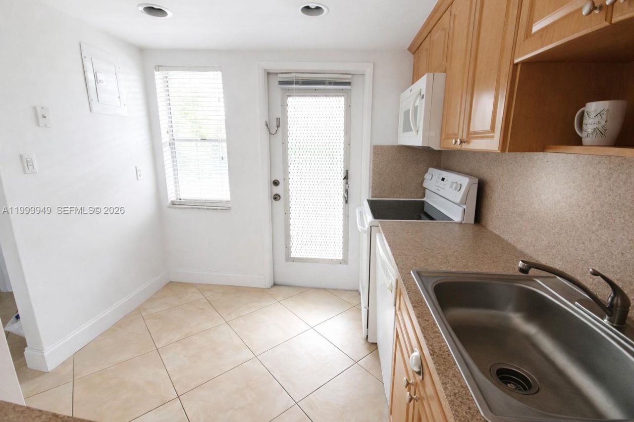 950 Hillcrest Dr, Unit 302, Hollywood, FL 33021 Photo