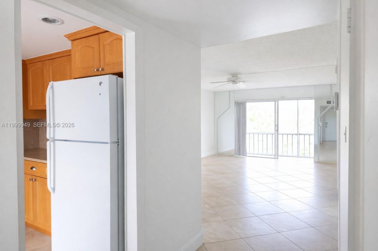950 Hillcrest Dr, Unit 302, Hollywood, FL 33021 Photo