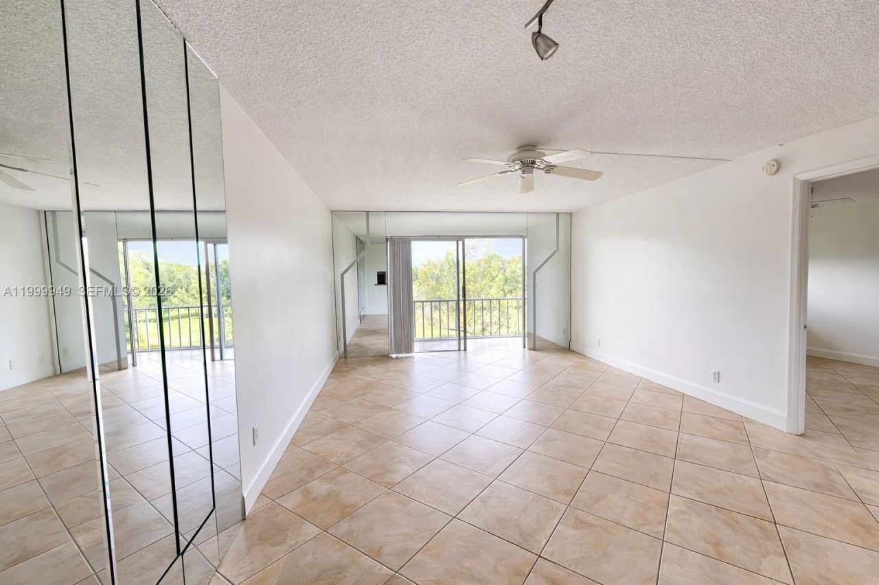 950 Hillcrest Dr, Unit 302, Hollywood, FL 33021 Photo
