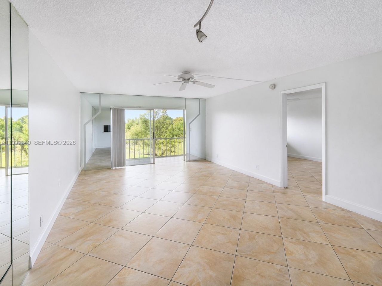 950 Hillcrest Dr, Unit 302, Hollywood, FL 33021 Photo