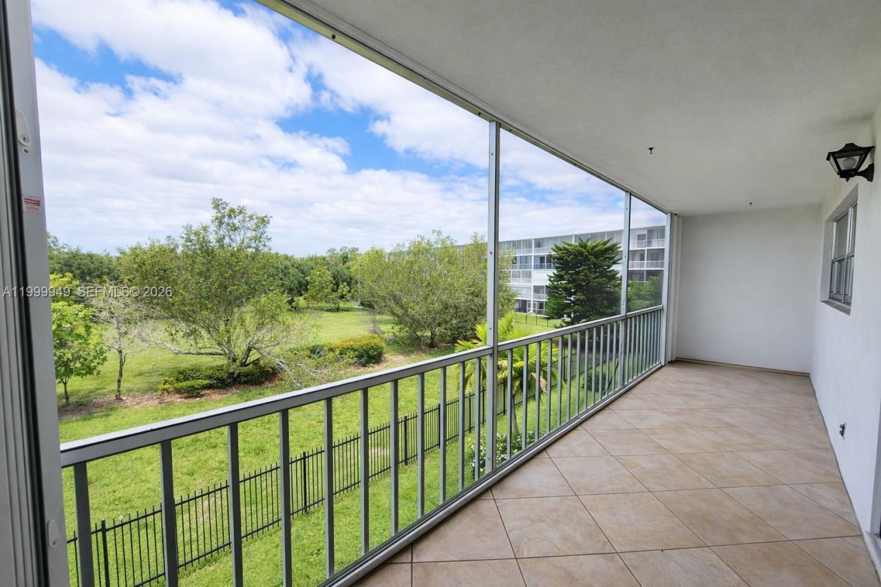 950 Hillcrest Dr, Unit 302, Hollywood, FL 33021 Photo