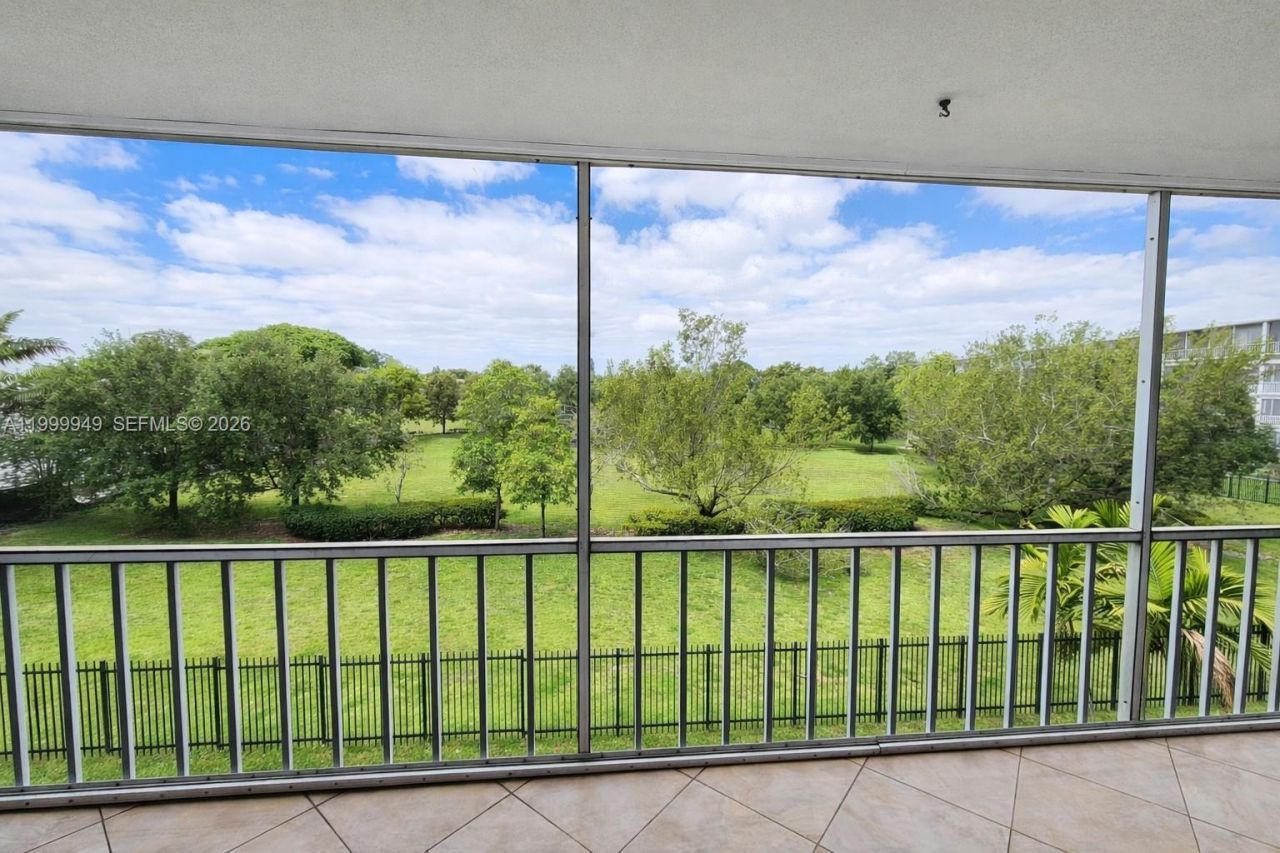 950 Hillcrest Dr, Unit 302, Hollywood, FL 33021 Photo