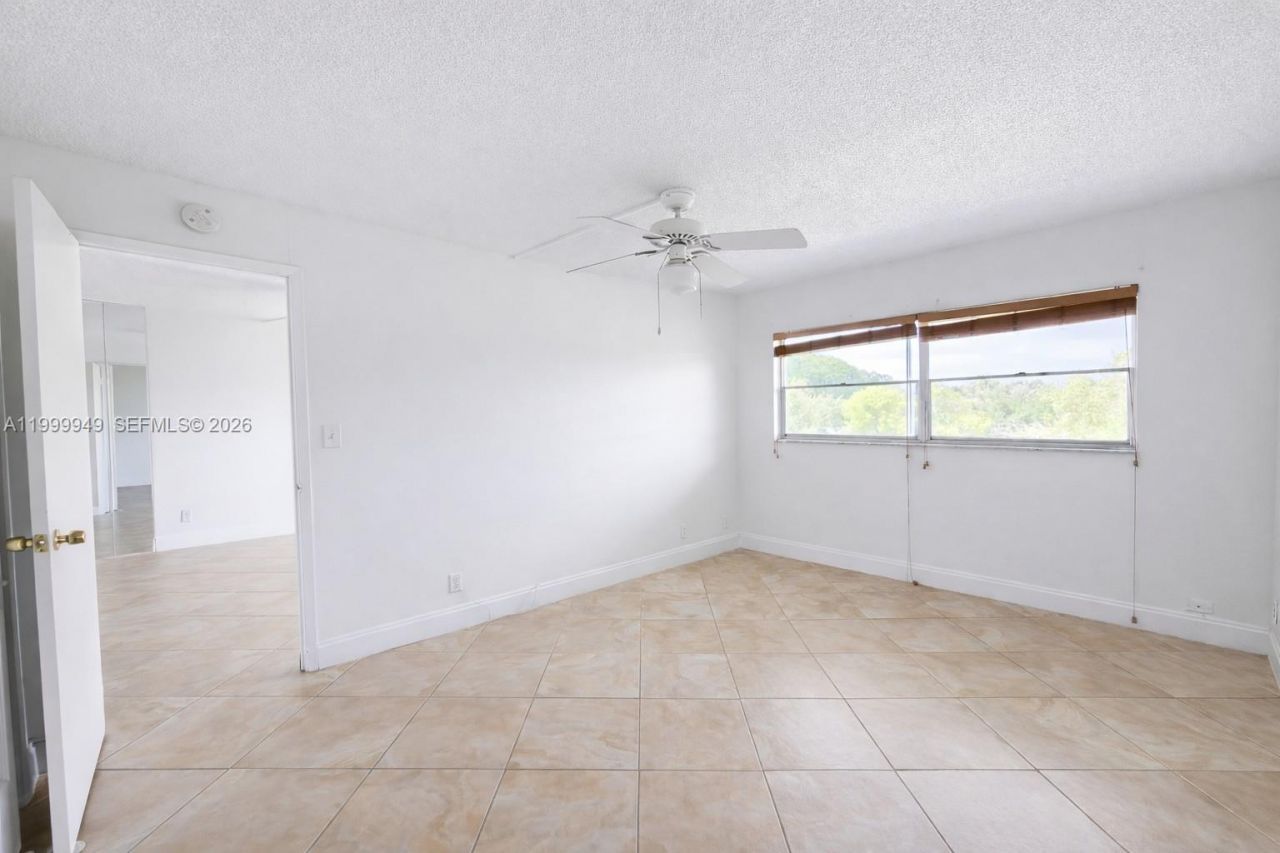 950 Hillcrest Dr, Unit 302, Hollywood, FL 33021 Photo