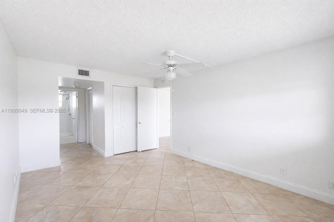 950 Hillcrest Dr, Unit 302, Hollywood, FL 33021 Photo