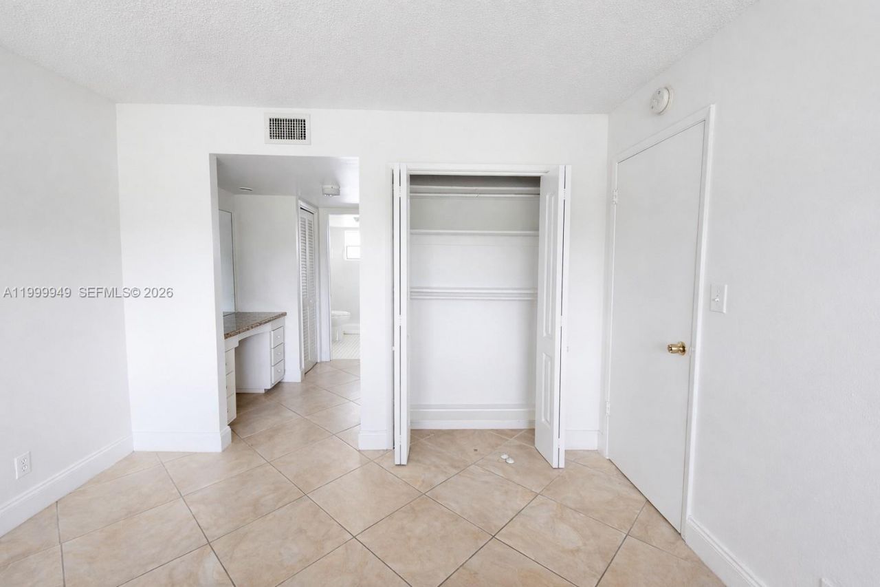 950 Hillcrest Dr, Unit 302, Hollywood, FL 33021 Photo