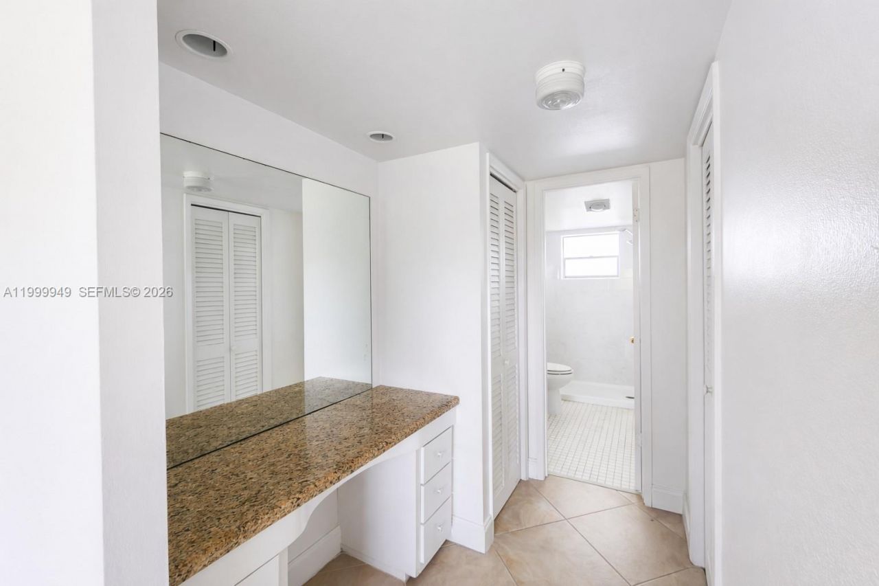 950 Hillcrest Dr, Unit 302, Hollywood, FL 33021 Photo