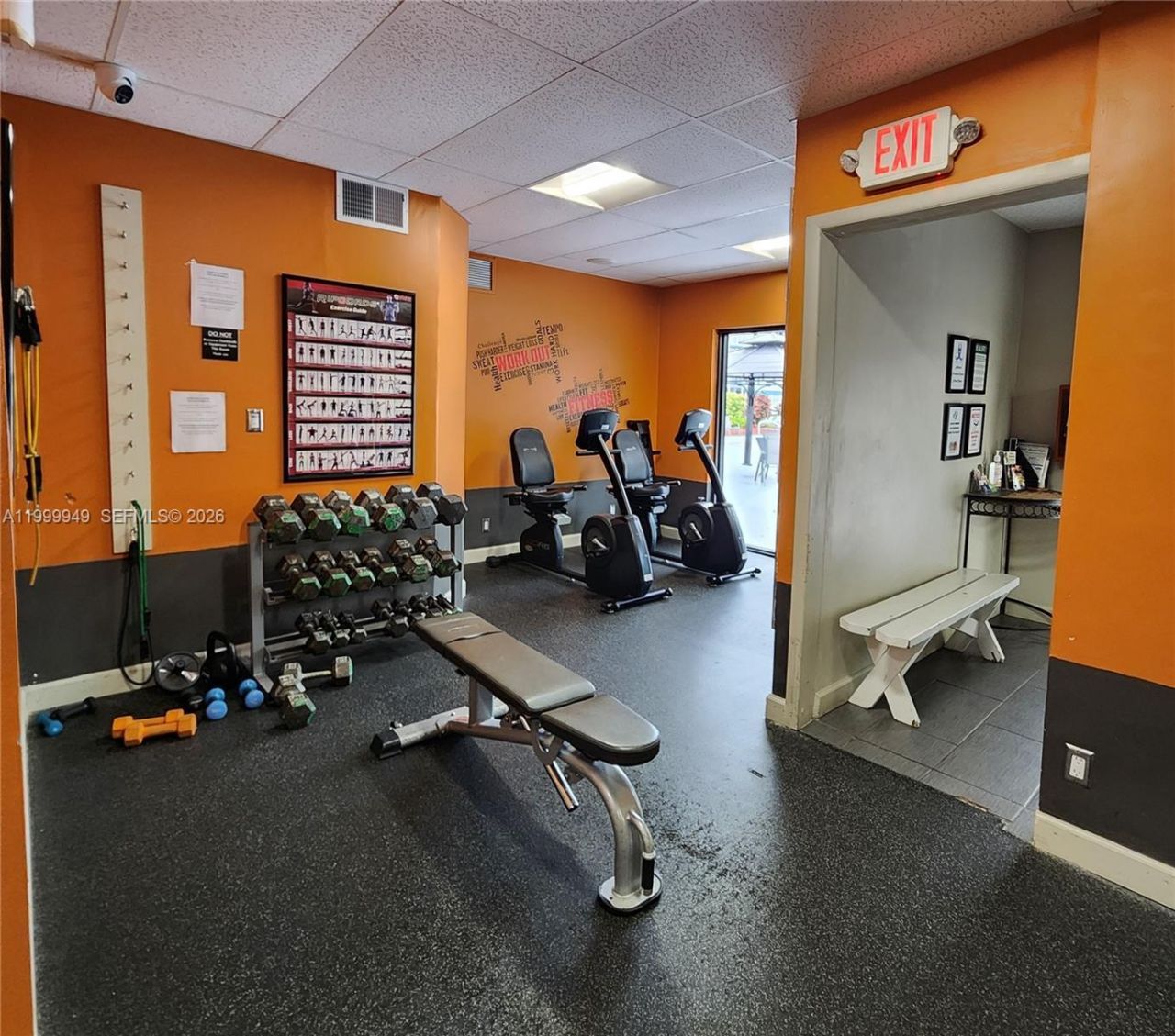 950 Hillcrest Dr, Unit 302, Hollywood, FL 33021 Photo