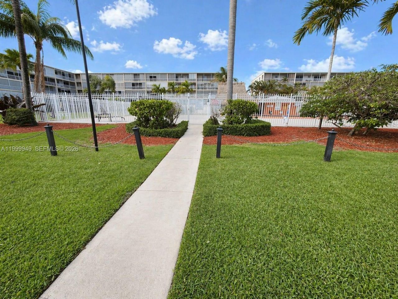 950 Hillcrest Dr, Unit 302, Hollywood, FL 33021 Photo