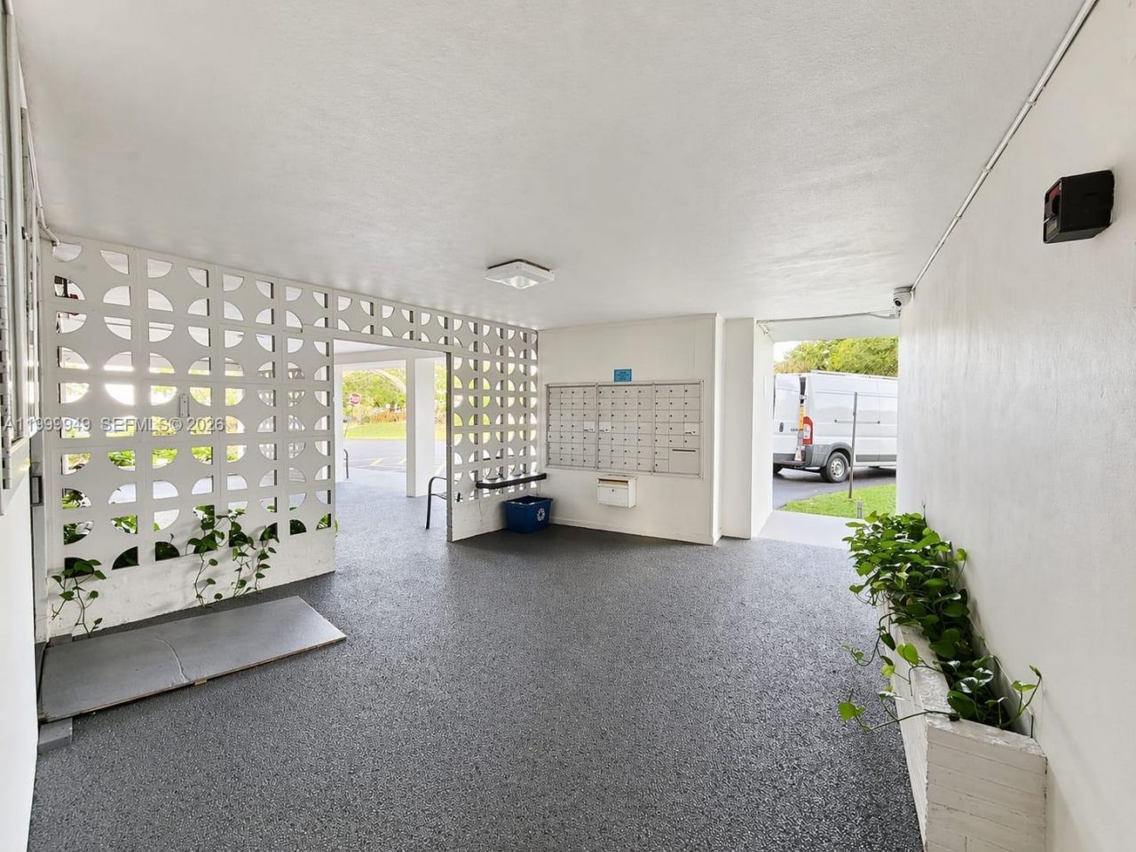 950 Hillcrest Dr, Unit 302, Hollywood, FL 33021 Photo