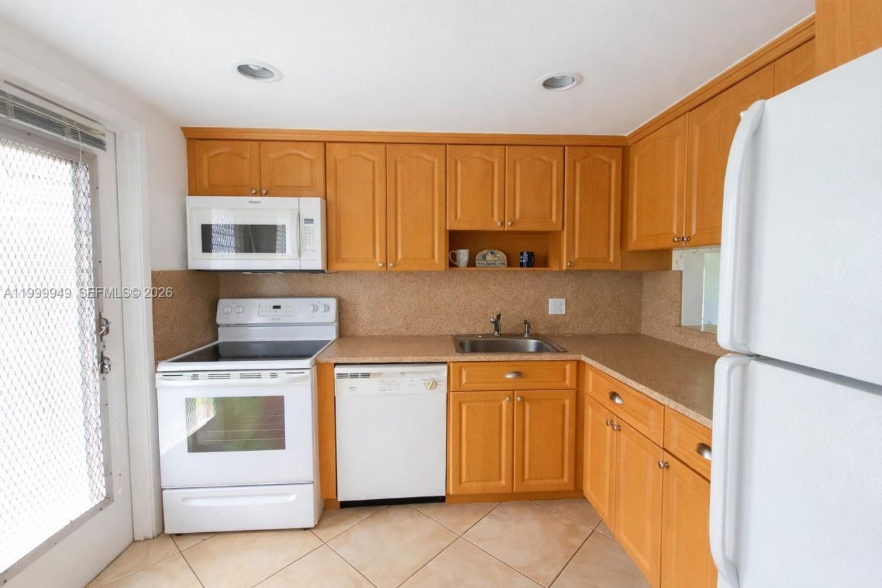 950 Hillcrest Dr, Unit 302, Hollywood, FL 33021 Photo