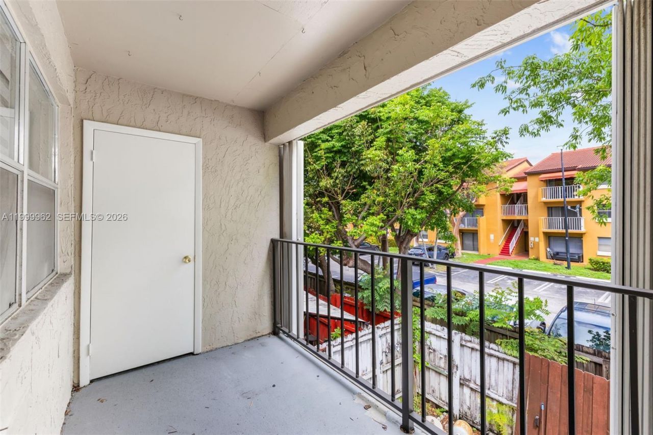 15685 SW 82nd Cir Ln, Unit 28, Miami, FL 33193 Photo