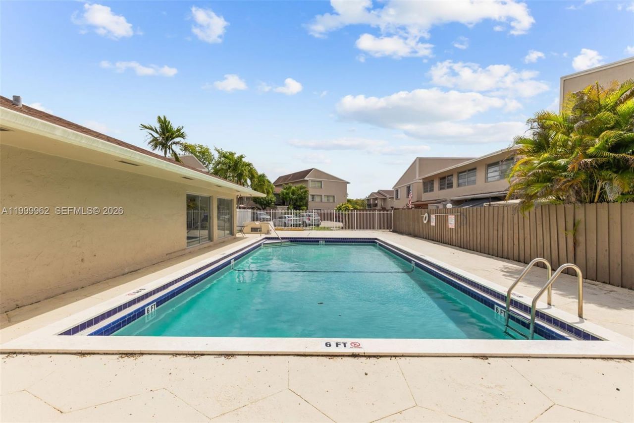 15685 SW 82nd Cir Ln, Unit 28, Miami, FL 33193 Photo