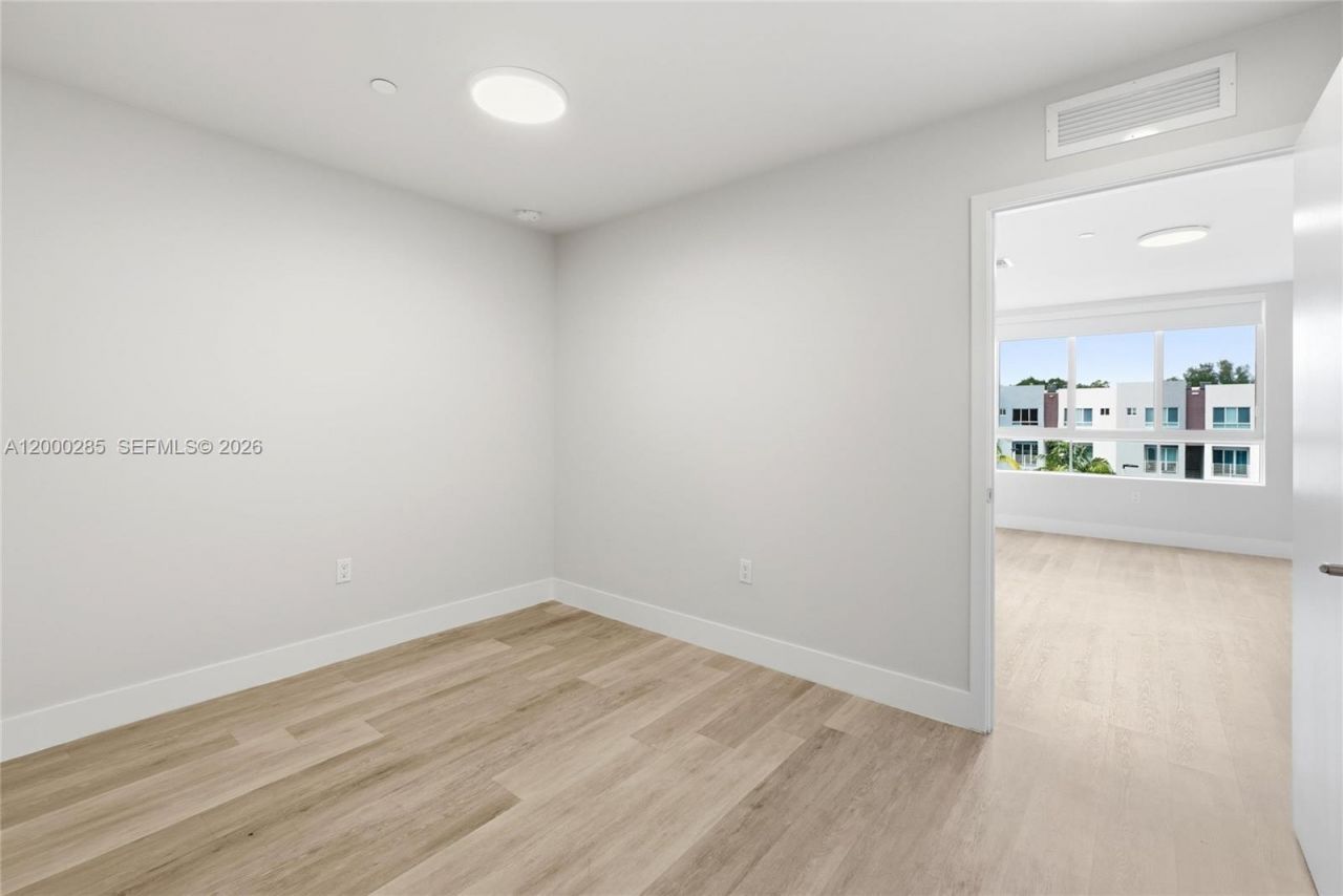 2505 NE 193rd St, Unit 4215, Miami, FL 33180 Photo