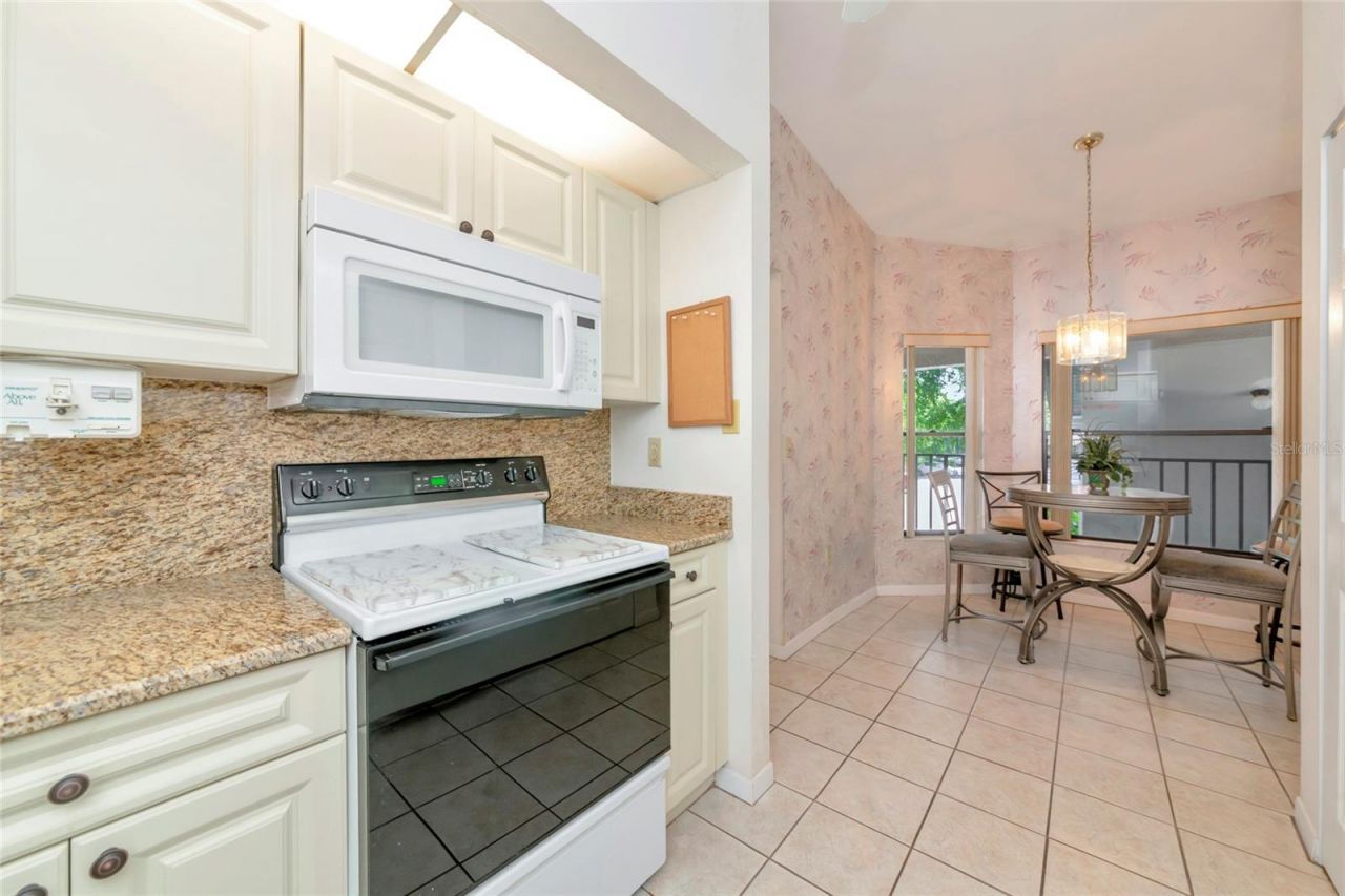 4425 45th Avenue W, Unit 202, Bradenton, FL 34210 Photo