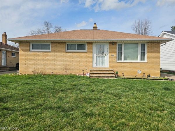 15413 Shirley Avenue , Maple Heights, OH 44137