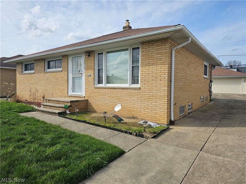 15413 Shirley Avenue, Maple Heights, OH 44137 Photo 2