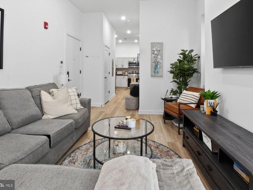 1415 Locust Street, Unit 402, Philadelphia, PA 19102 Main Photo