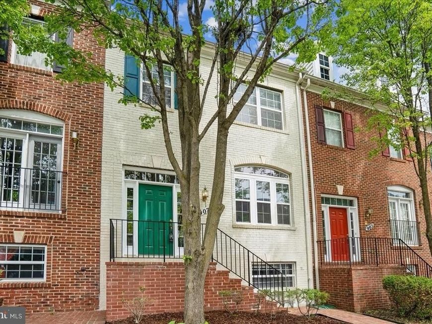 907 Crestfield Drive, Rockville, MD 20850 Main Photo