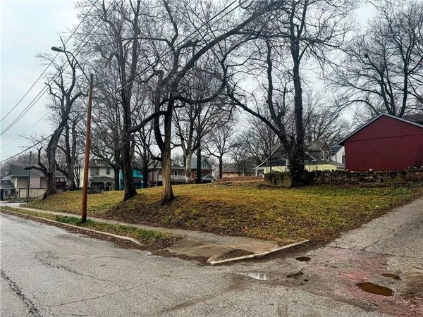 3240 Thompson Avenue, Kansas City, MO 64124