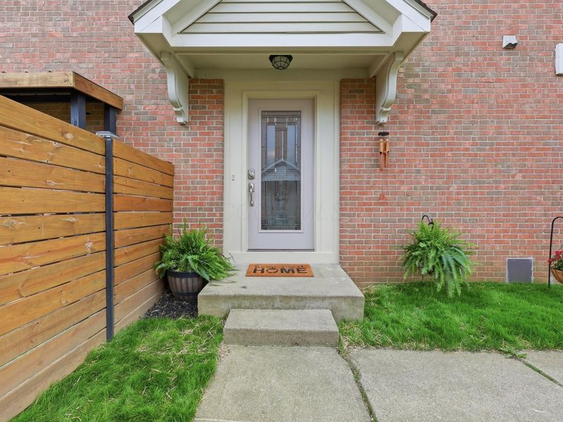 8392 Cliffthorne Way , Columbus, OH 43235 Photo 3