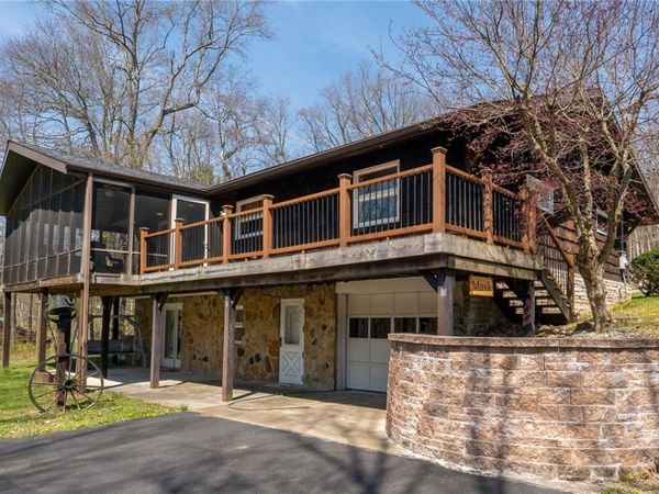 412 Jefferson Trl, Chalk Hill, PA 15421