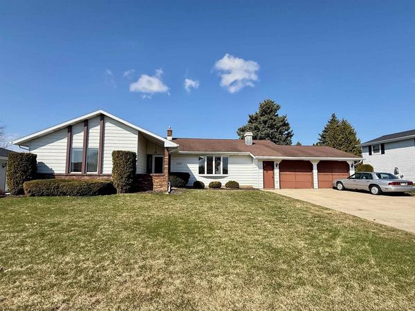 1315 WEDGEWOOD LANE, Neenah, WI 54956