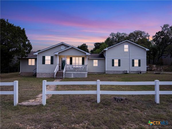 462 Flatrock Drive , Canyon Lake, TX 78133