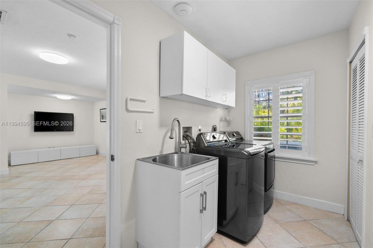 6801 SW 126th Ter, Pinecrest, FL 33156 Photo