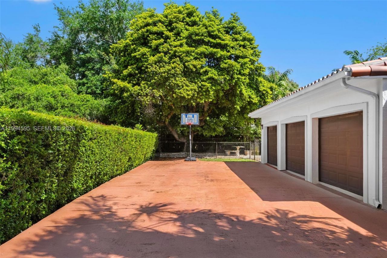 6801 SW 126th Ter, Pinecrest, FL 33156 Photo