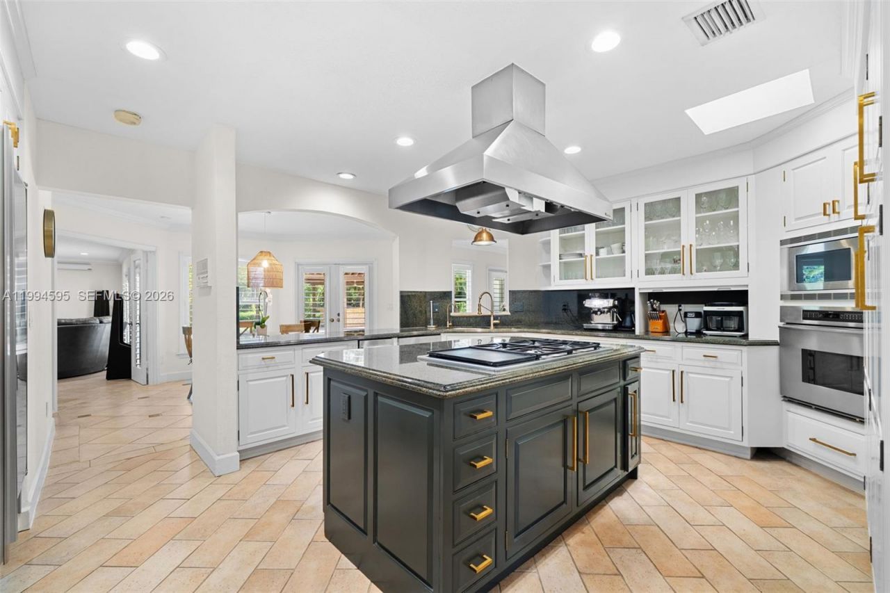 6801 SW 126th Ter, Pinecrest, FL 33156 Photo