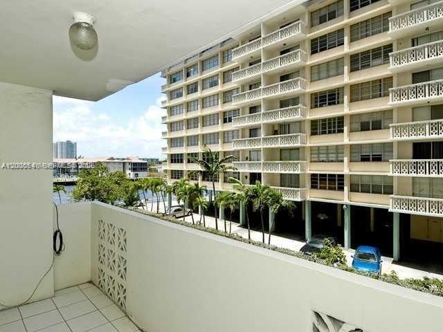 1833 S Ocean Dr, Unit 307, Hallandale Beach, FL 33009 Photo