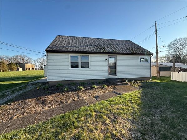 2024 Delaware Drive SE, New Philadelphia, OH 44663