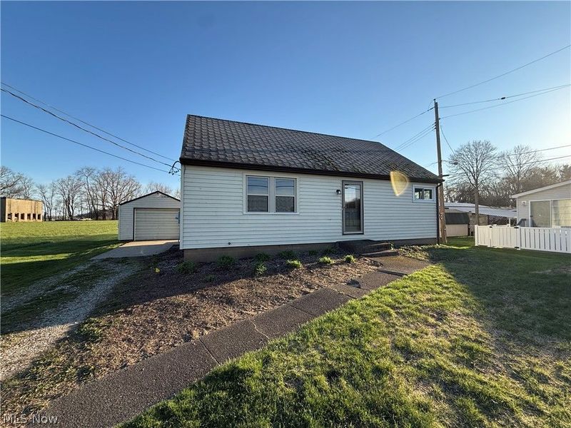 2024 Delaware Drive SE, New Philadelphia, OH 44663 Photo 2