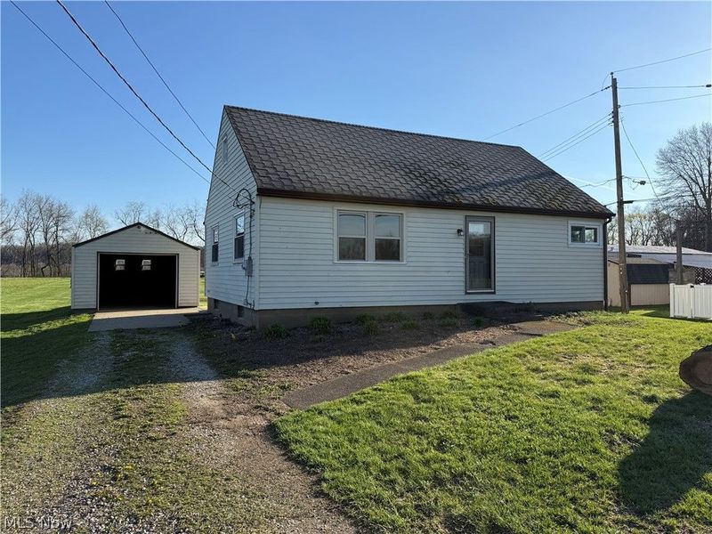 2024 Delaware Drive SE, New Philadelphia, OH 44663 Photo 3