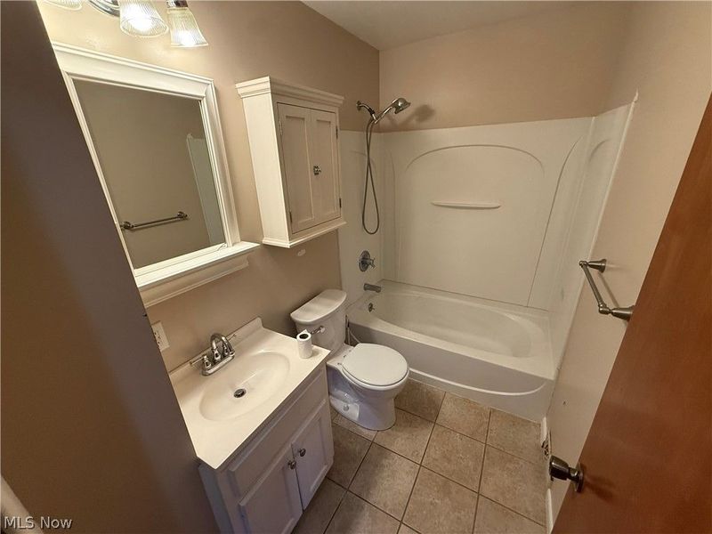 2024 Delaware Drive SE, New Philadelphia, OH 44663 Photo 9