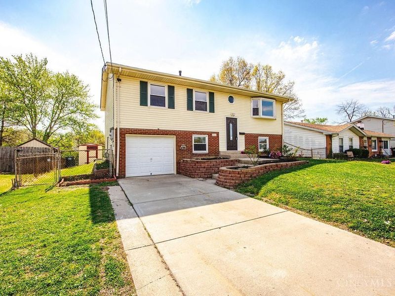 2611 Retford Drive, Colerain Township, OH 45231 Photo 2