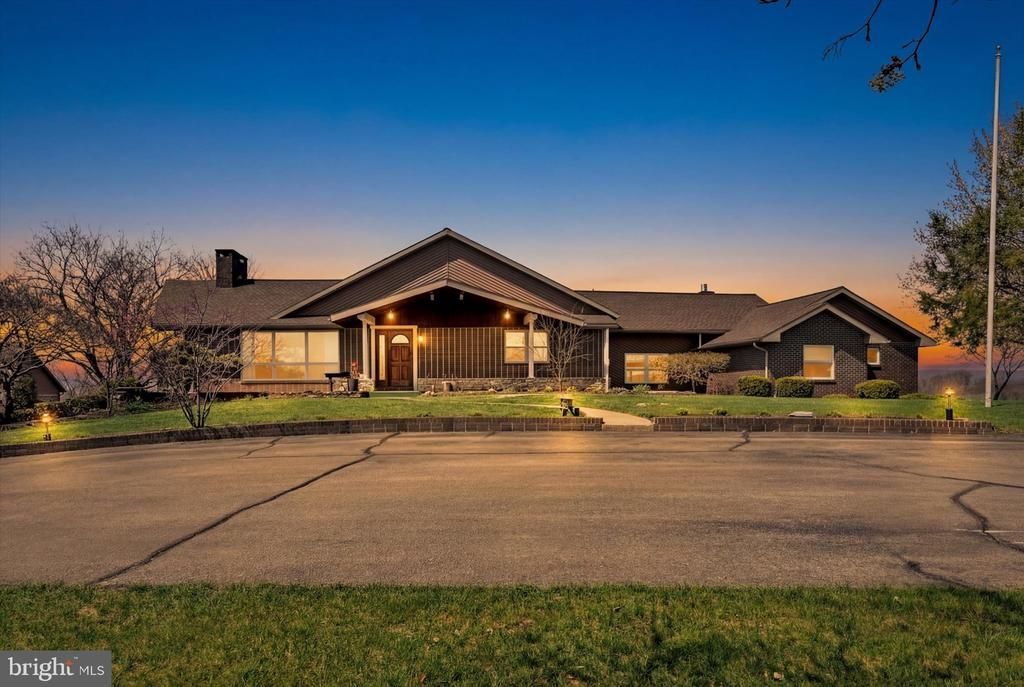 57 ARBORETUM ROAD, BERNVILLE, PA 19506