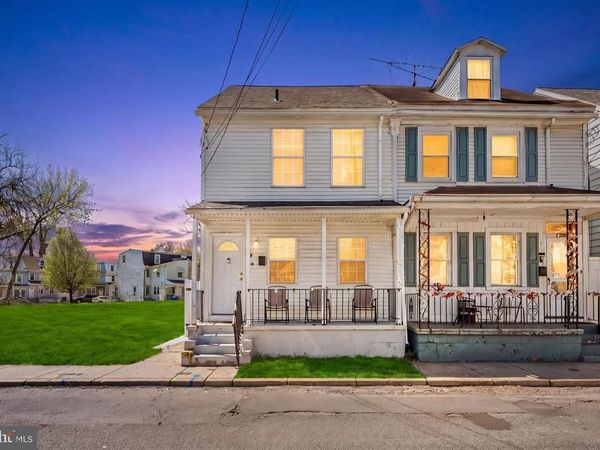 560 YORK STREET, BURLINGTON, NJ 08016