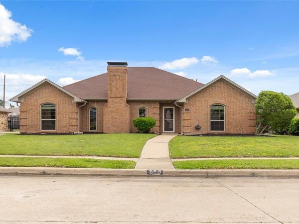 200 Sunny Crest Drive, Murphy, TX 75094