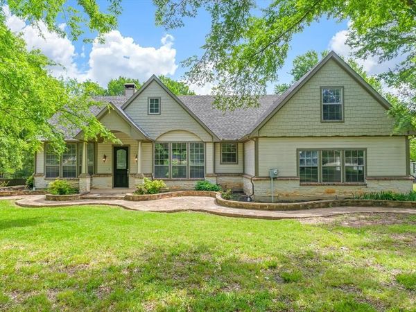 2151 Meadow Way, Terrell, TX 75160