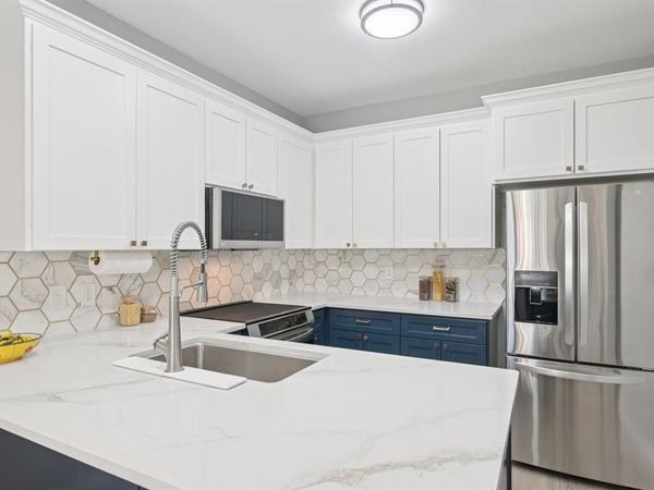 209 Cimarron Trail , Unit 6, Irving, TX 75063