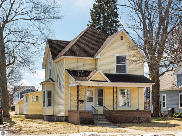 311 Twelfth Street W, Traverse City, MI 49684