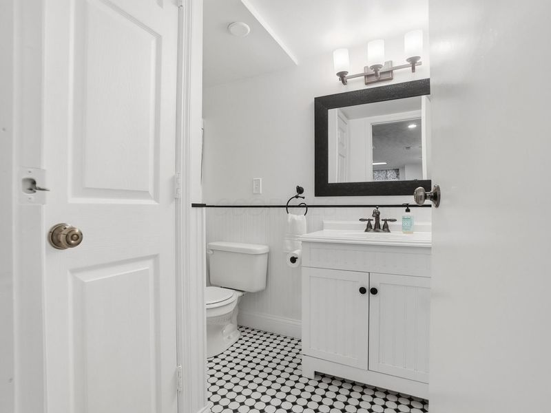 5294 Saddlebrook Drive, Columbus, OH 43221 Photo 32