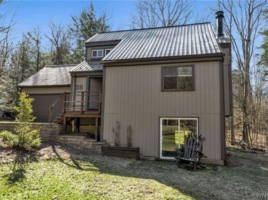 28 Woodstock Road, Glenwood, NY 14069