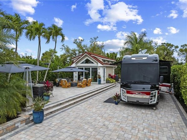 4706 Southern Breeze DR, NAPLES, FL 34114